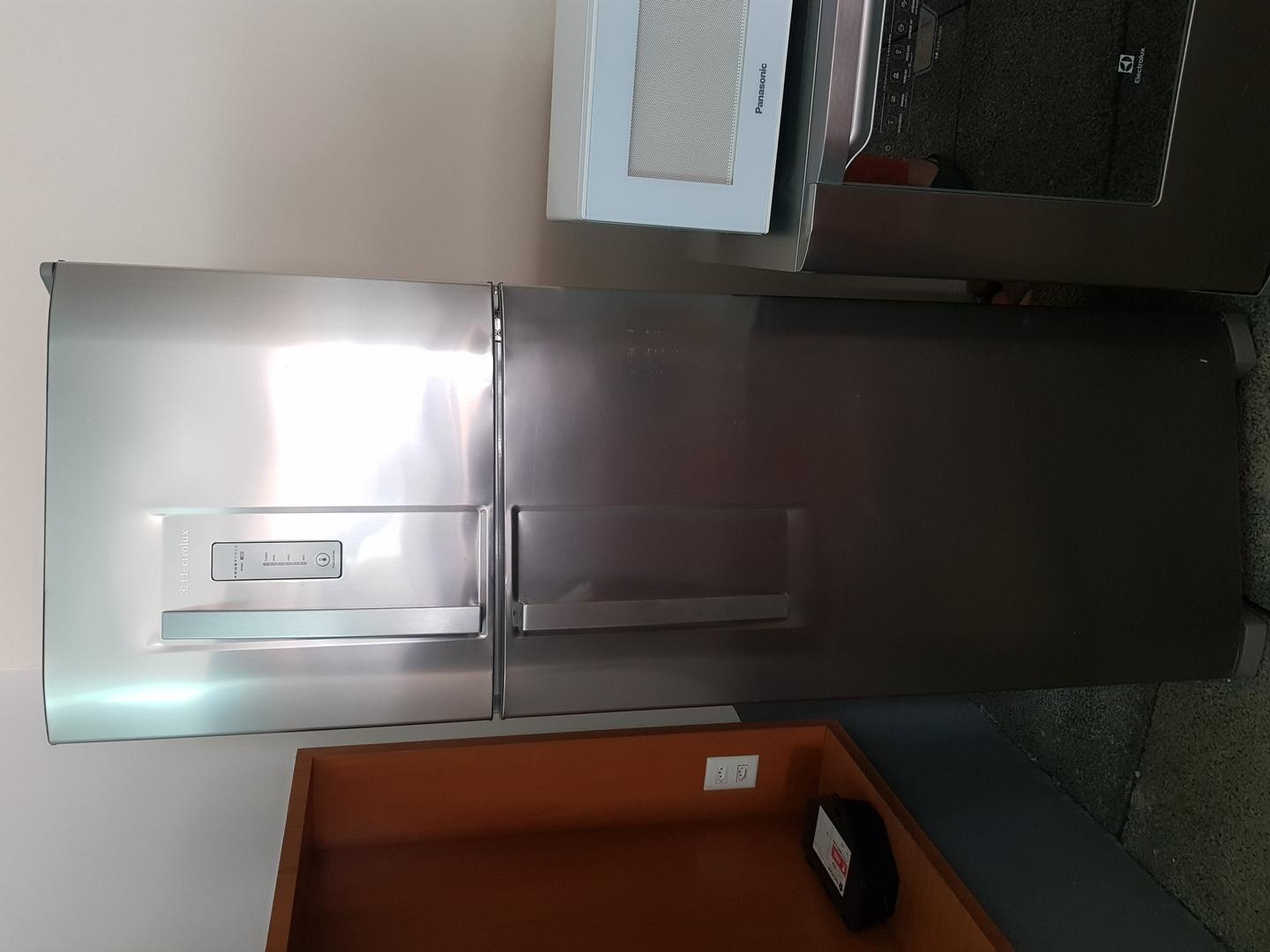 Geladeira  Electrolux dfx42 em Aço / Inox Cinza 178 cm x 62 cm x 62 cm