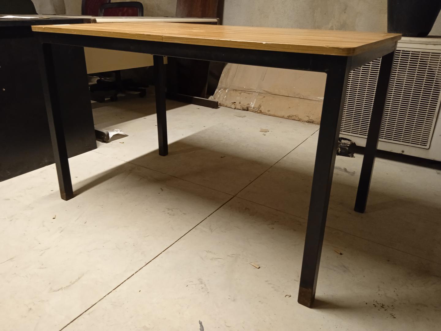 Mesa de escritório industrial em Aço / MDF Marrom 74 cm x 120 cm x 70 cm