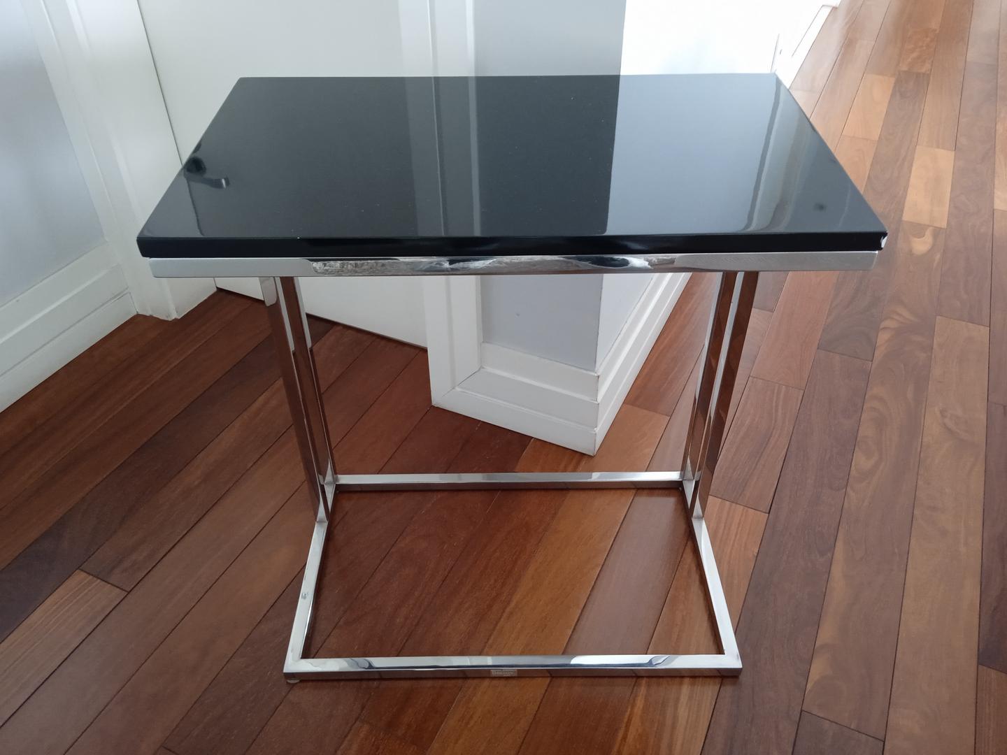 Mesa de apoio Brentwood em Aço / Vidro Preto 68 cm x 61 cm x 36 cm