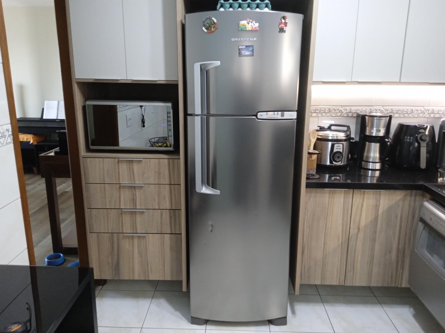 Geladeira Brastemp BRM42EKANA 10 em Aço / Inox Cinza 186 cm x 60 cm x 60 cm