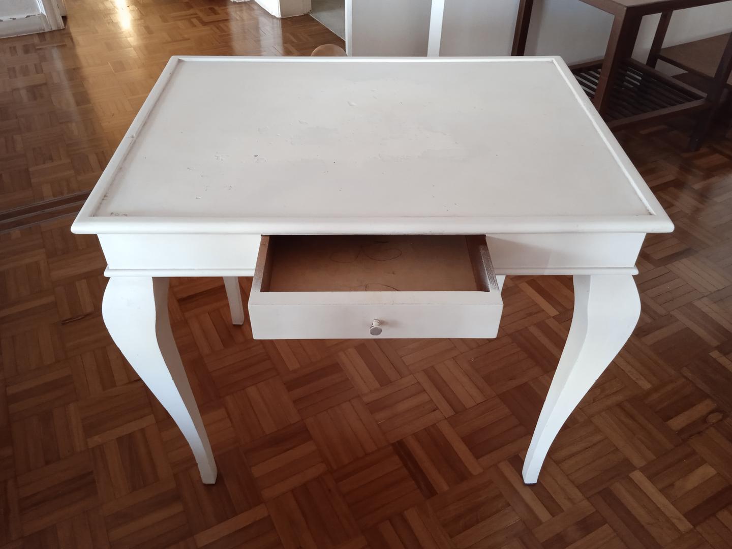 Mesa auxilar c/ 1 gaveta em MDF Branco 57 cm x 64 cm x 47 cm