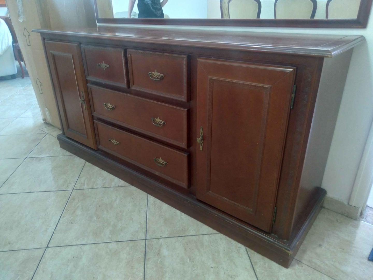 Buffet c/ 2 portas/ 4 gavetas/ 2 prateleiras  em Madeira Marrom 84 cm x 177 cm x 50 cm