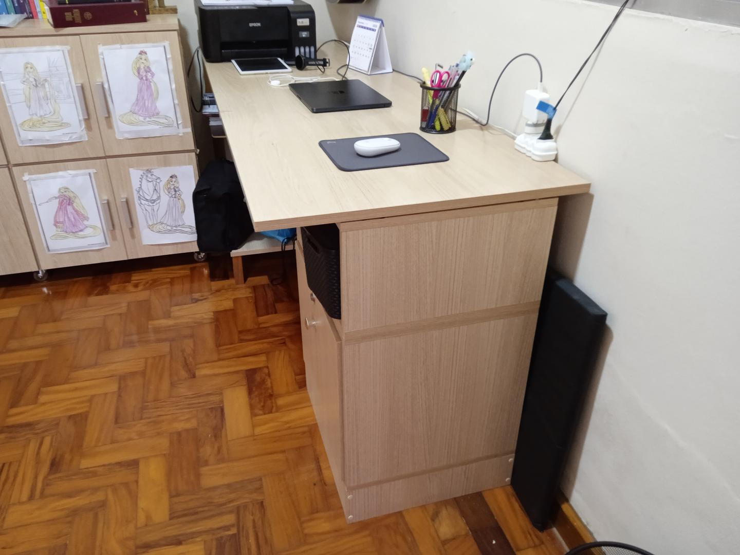 Mesa de Escritório c/ 1 gaveta de pasta suspensa e 1 nicho em MDF Bege