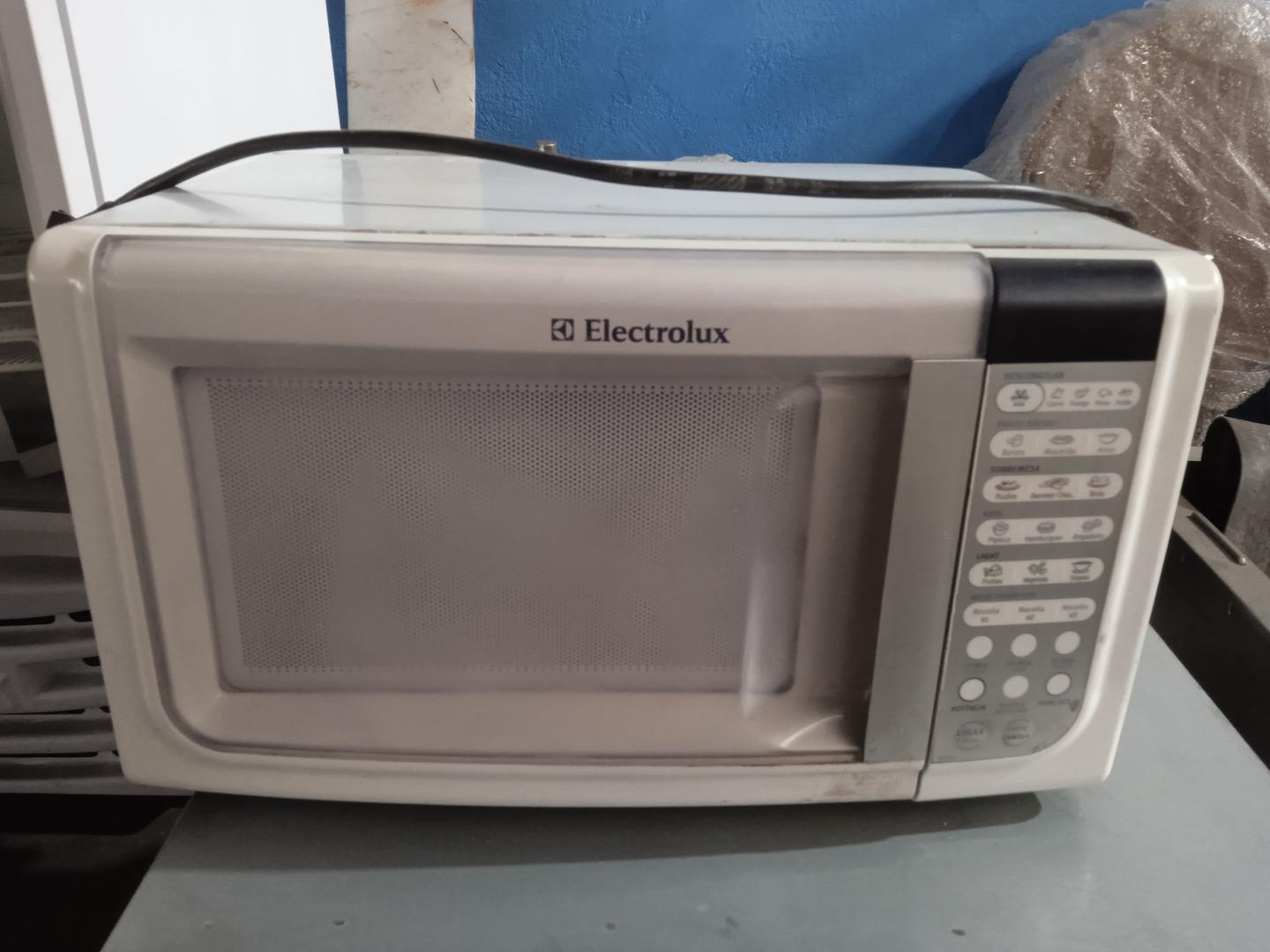 Microondas Electrolux MEF33 em Aço Branco 28 cm x 49 cm x 37 cm