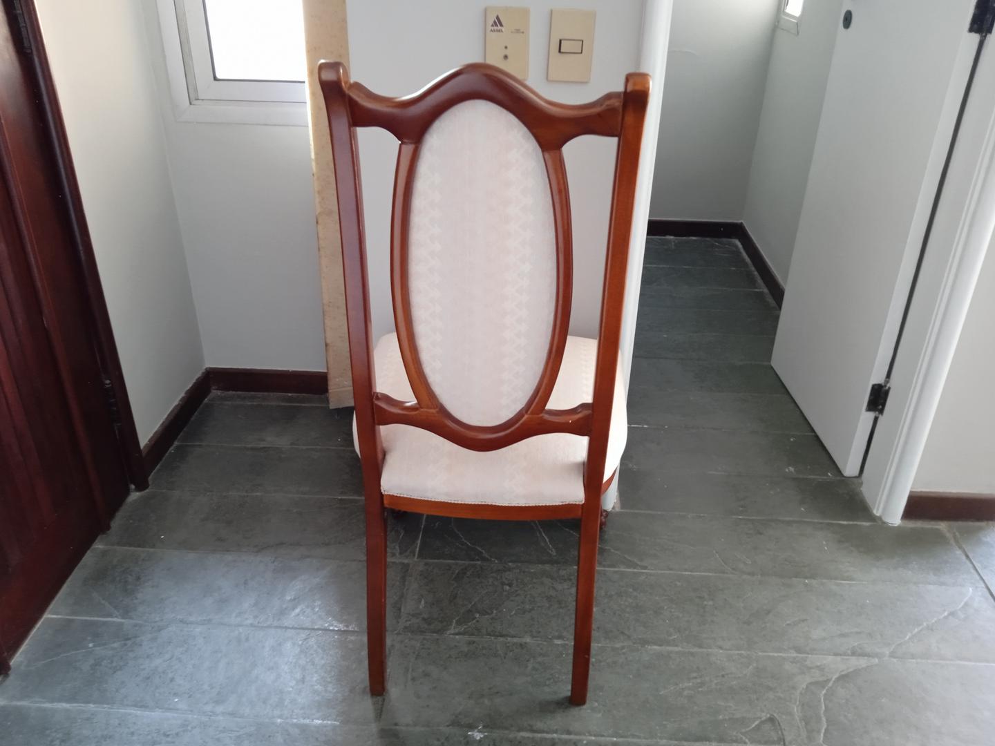 Cadeira fixa estofada s/ braços em Madeira / Estofado Marrom 106 cm x 51 cm x 54 cm