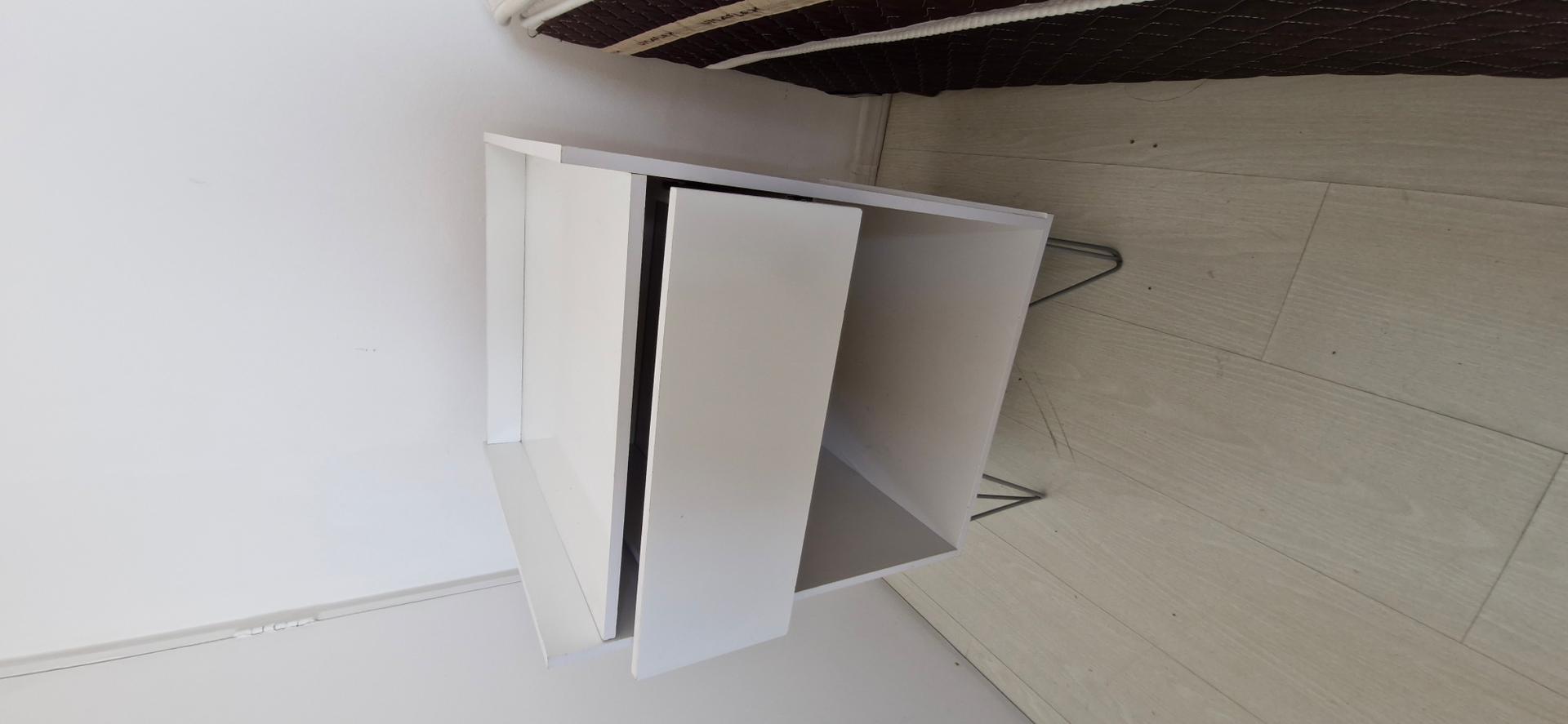 Mesa de cabeceira c/ 1 gaveta em MDF Branco 74 cm x 44 cm x 45 cm