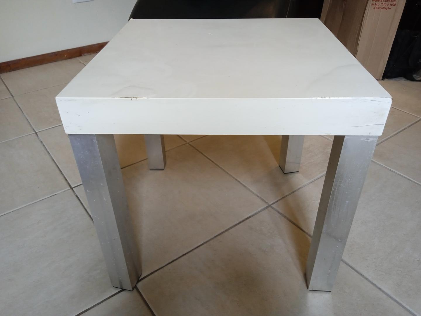 Mesa de apoio Quadrada em MDF / Aço Bege 47 cm x 50 cm x 50 cm