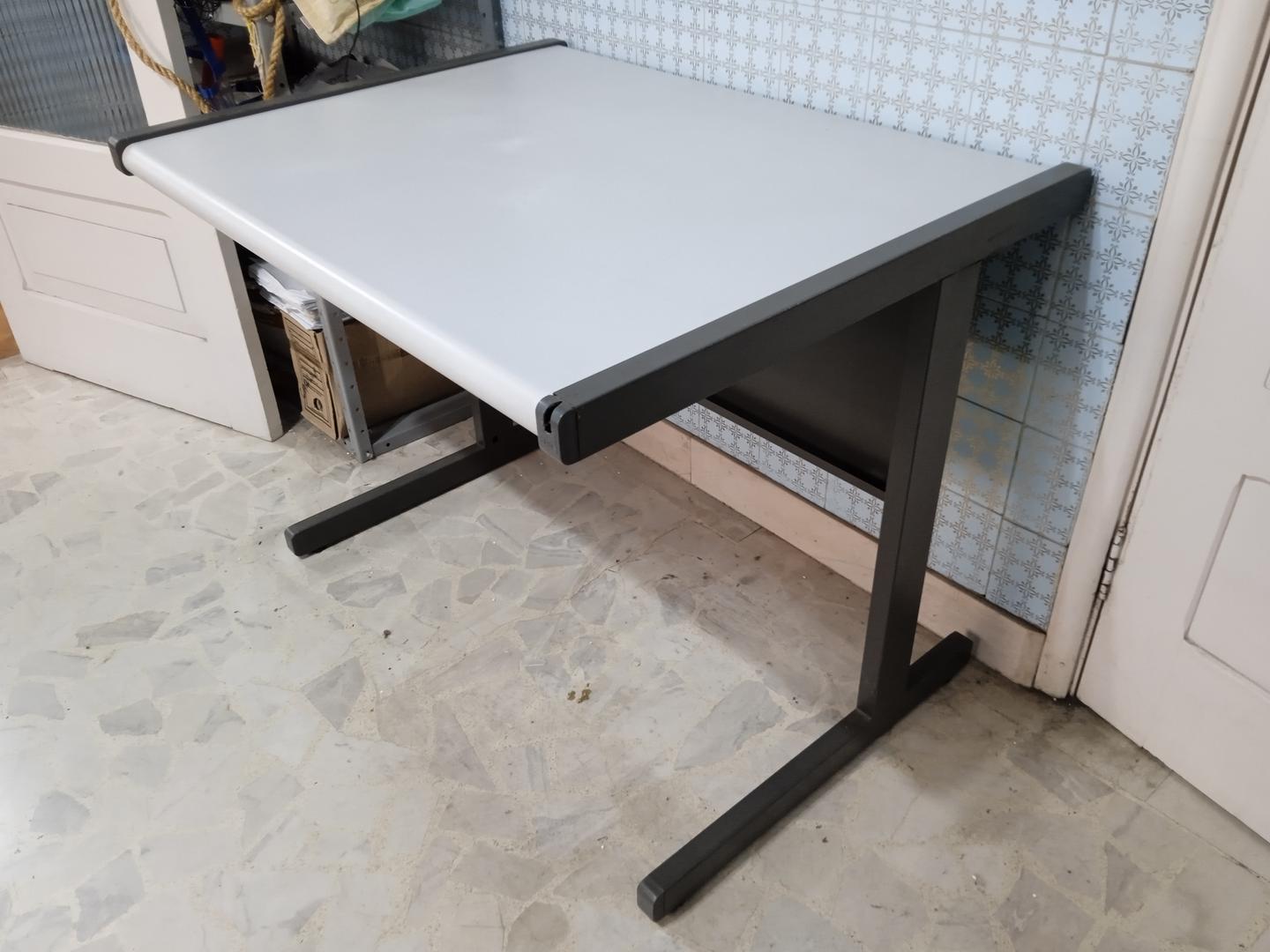 Mesa de escritório em MDF / Aço Cinza 73 cm x 96 cm x 74 cm