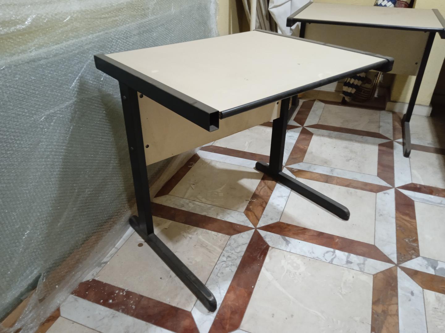 Mesa de Escritório c/ 1 gaveta em Aço / MDF Bege 73 cm x 80 cm x 70 cm