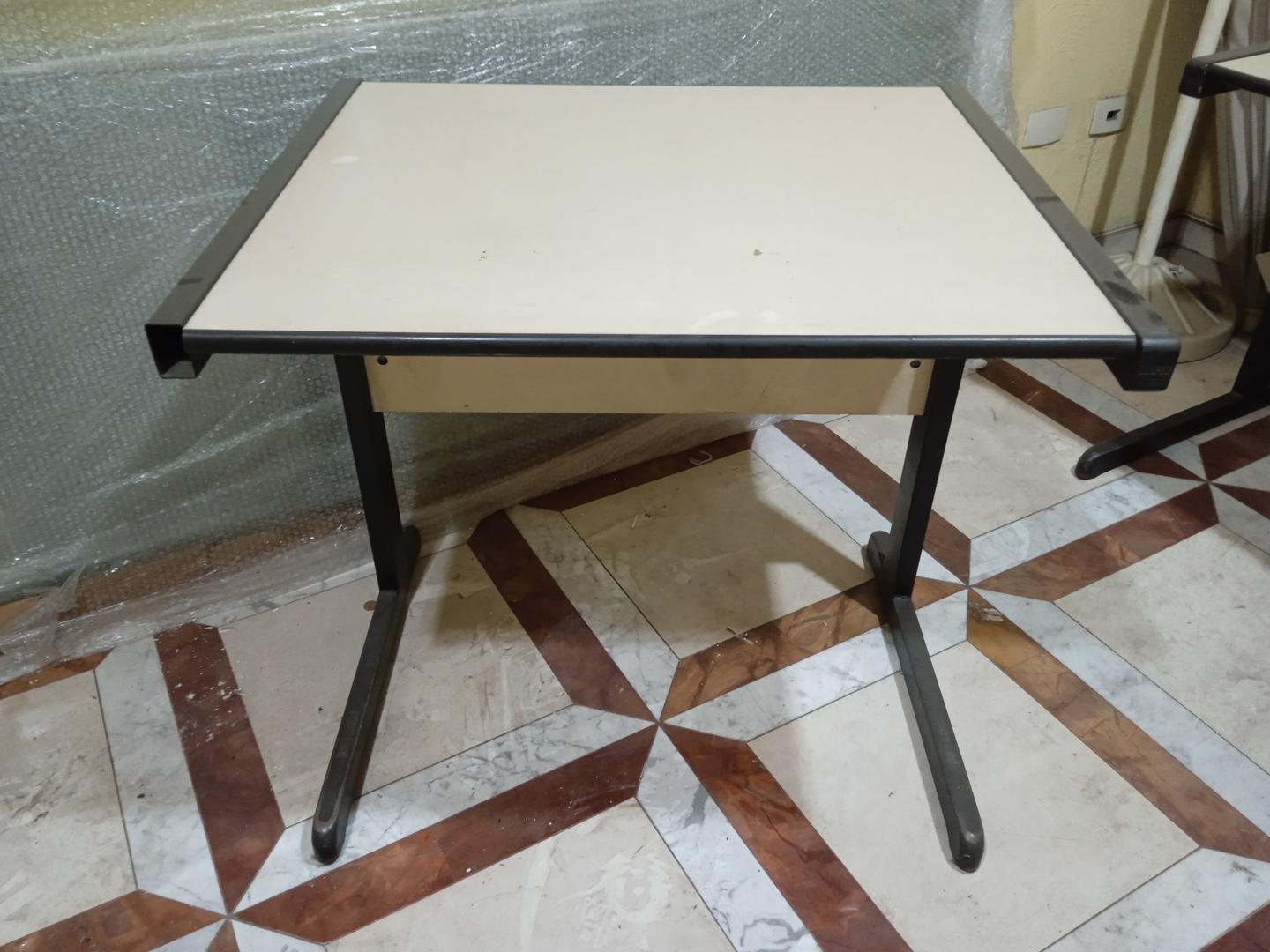 Mesa de Escritório c/ 1 gaveta em Aço / MDF Bege 73 cm x 80 cm x 70 cm