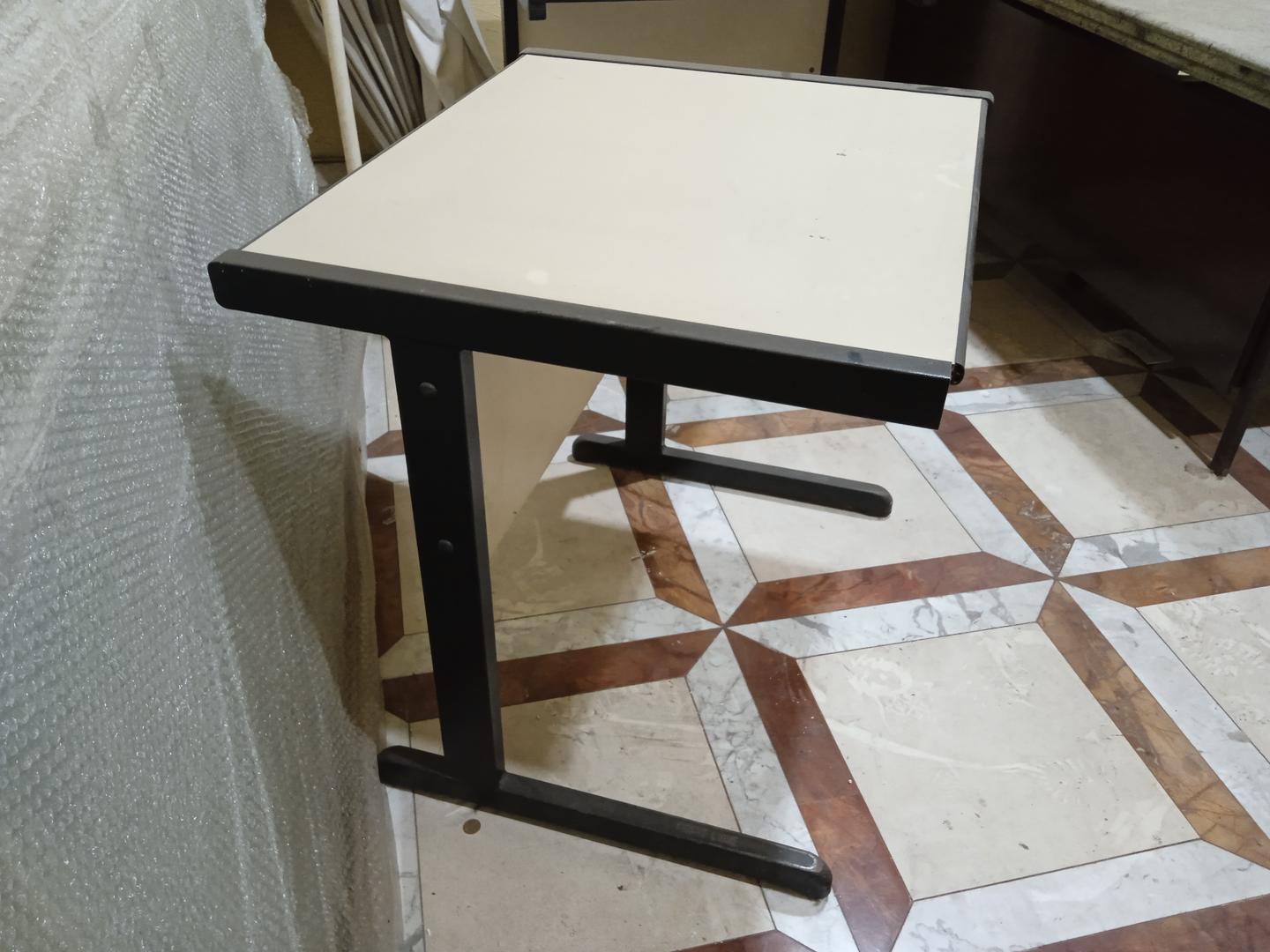 Mesa de Escritório c/ 1 gaveta em Aço / MDF Bege 73 cm x 80 cm x 70 cm