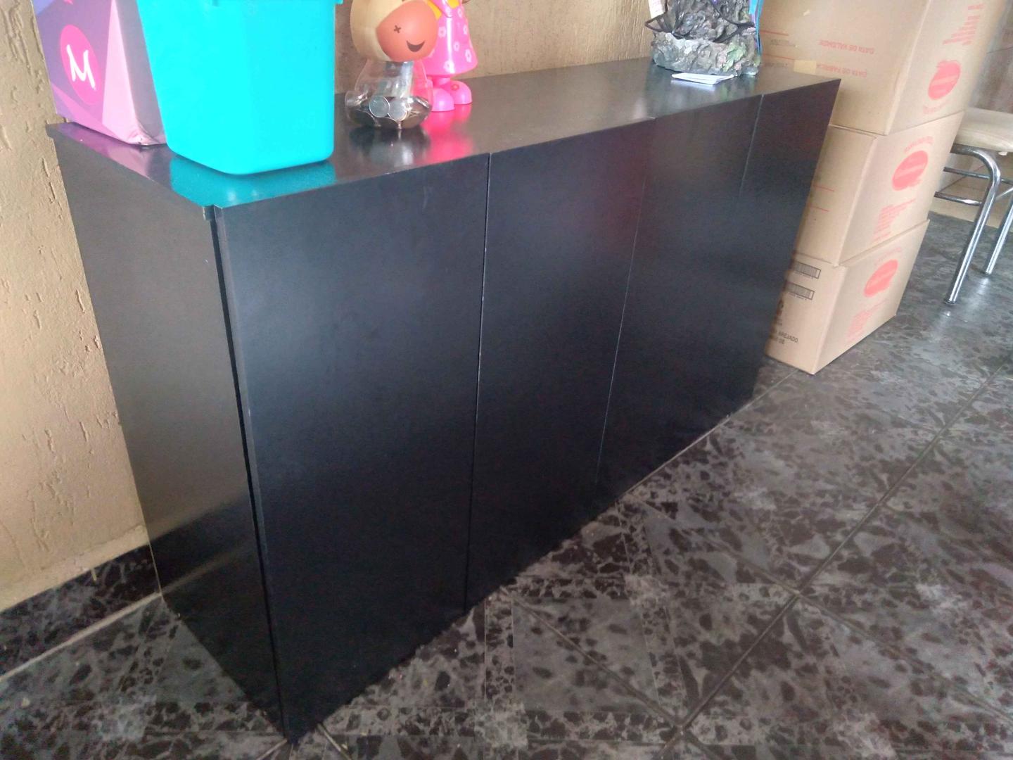 Buffet 4 portas/ 2 prateleiras  em MDP Preto 70 cm x 124 cm x 35 cm