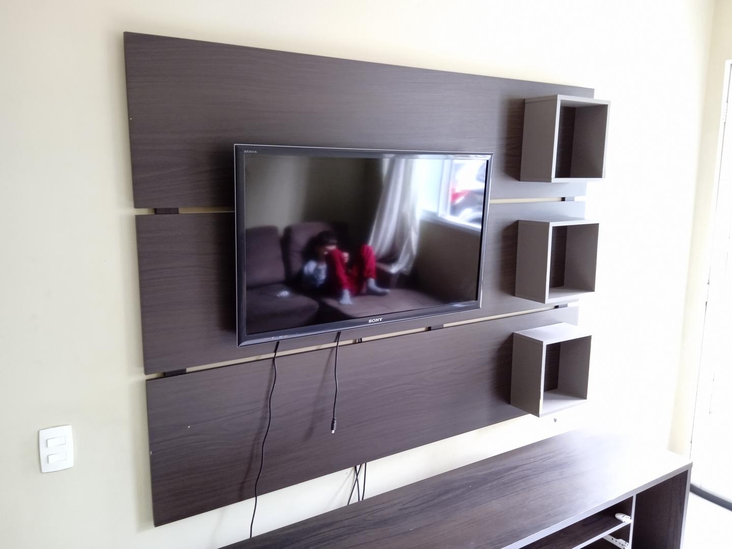 Painel p/ televisão c/ 3 nichos em MDF Marrom 134 cm x 180 cm x 20 cm