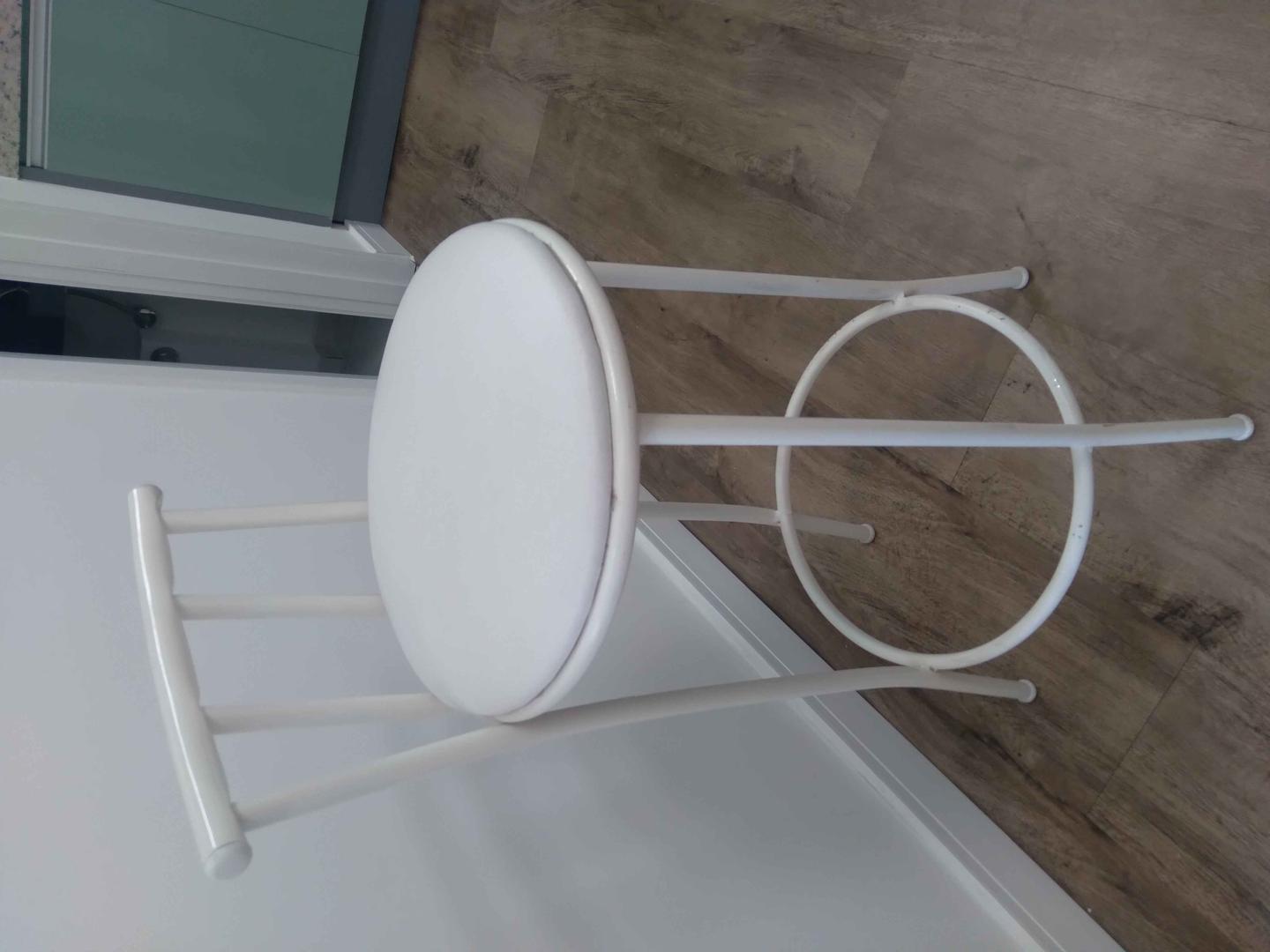 Banqueta Alta estofada fixa s/ braços em Aço / Estofado Branco 88 cm x 36 cm x 36 cm