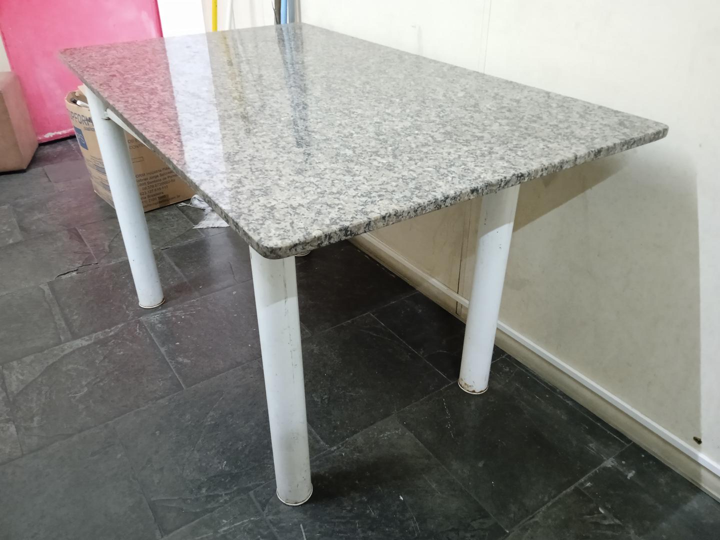 Mesa de jantar em Aço / Mármore Cinza 74 cm x 140 cm x 80 cm