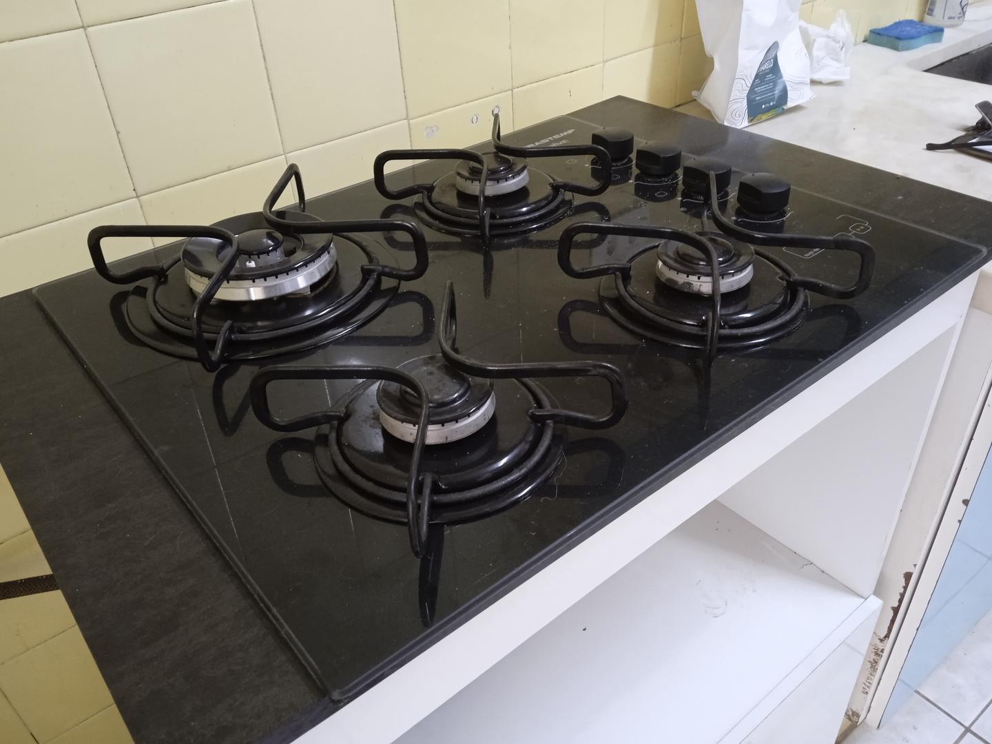 Cooktop 4 Bocas Brastemp Ative em Vidro Preto 10 cm x 60 cm x 50 cm