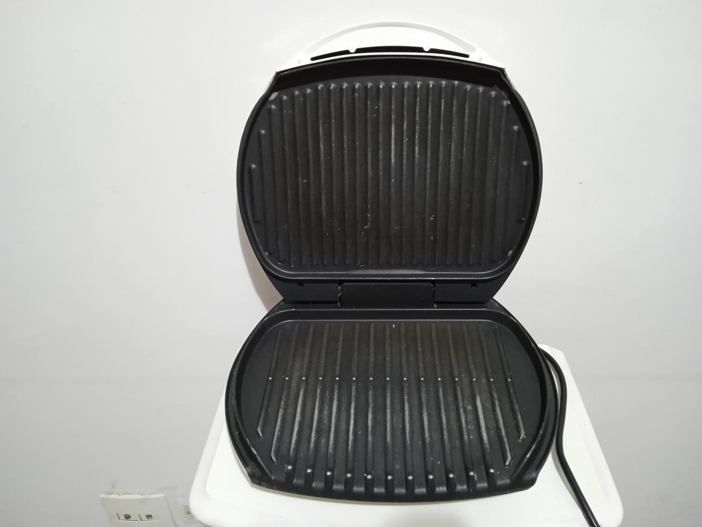 Sanduicheira George Foreman GBZ6 em Aço / Plástico Branco 15 cm x 38 cm x 34 cm