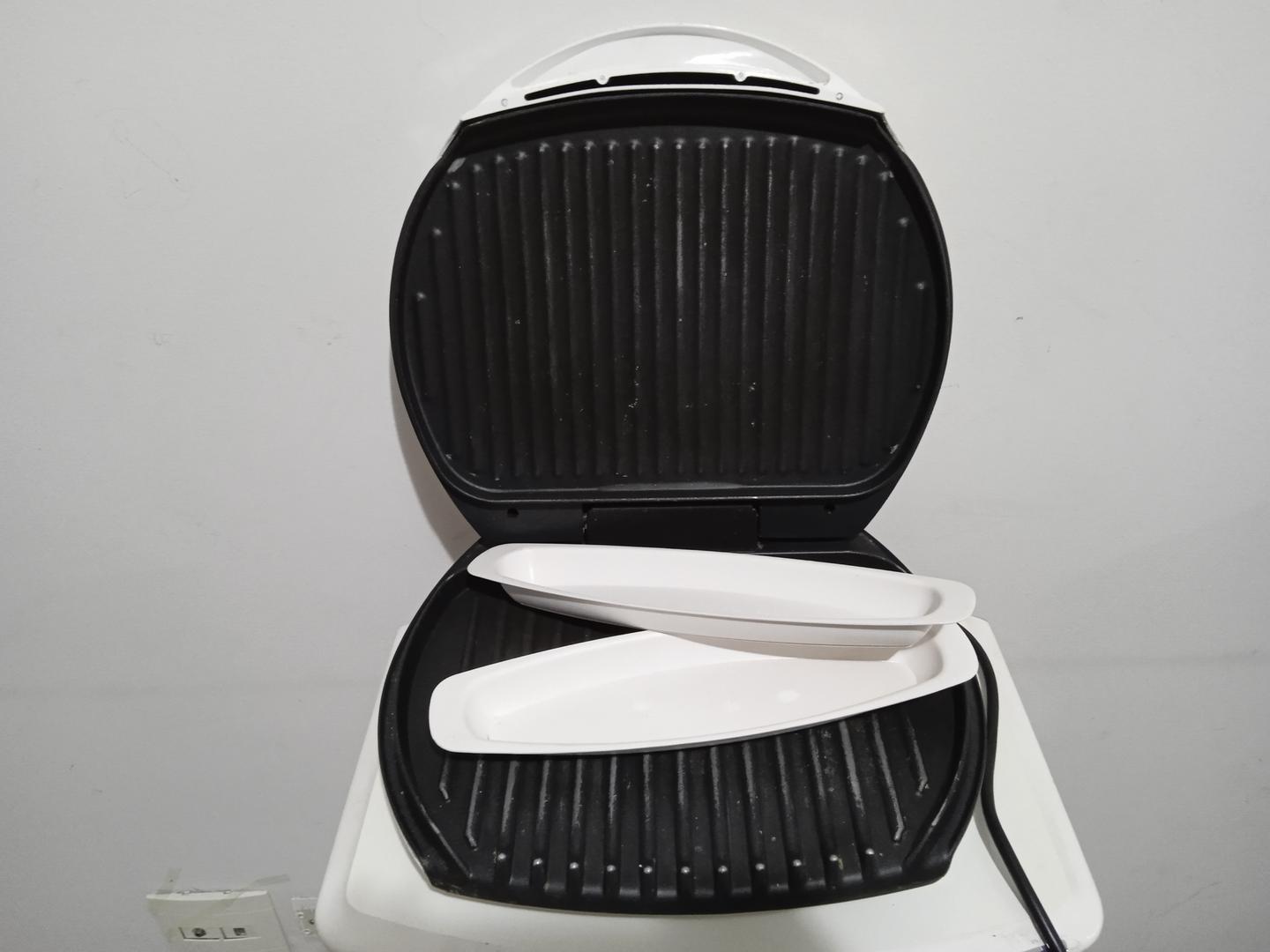 Sanduicheira George Foreman GBZ6 em Aço / Plástico Branco 15 cm x 38 cm x 34 cm