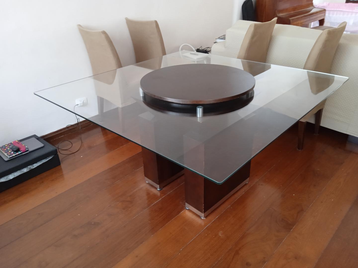 Mesa de Jantar c/ Prato Giratório em Madeira / Vidro Marrom 76 cm x 140 cm x 140 cm