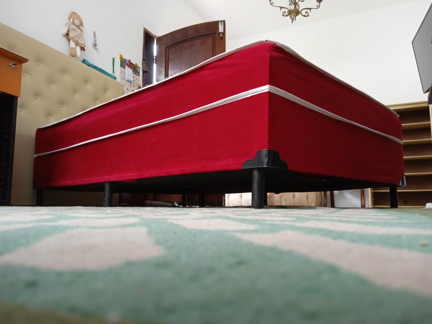 Cama box de casal padrão em Tecido Vermelho 50 cm x 190 cm x 132 cm