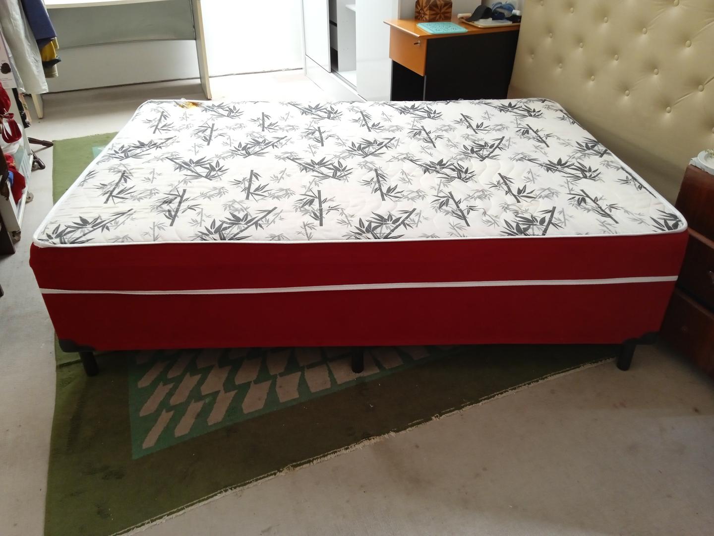 Cama box de casal padrão em Tecido Vermelho 50 cm x 190 cm x 132 cm