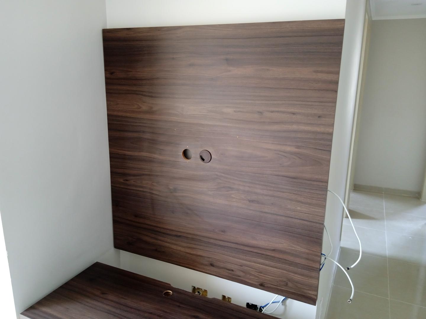 Painel p/ televisão em MDF Marrom 125 cm x 123 cm x 3 cm