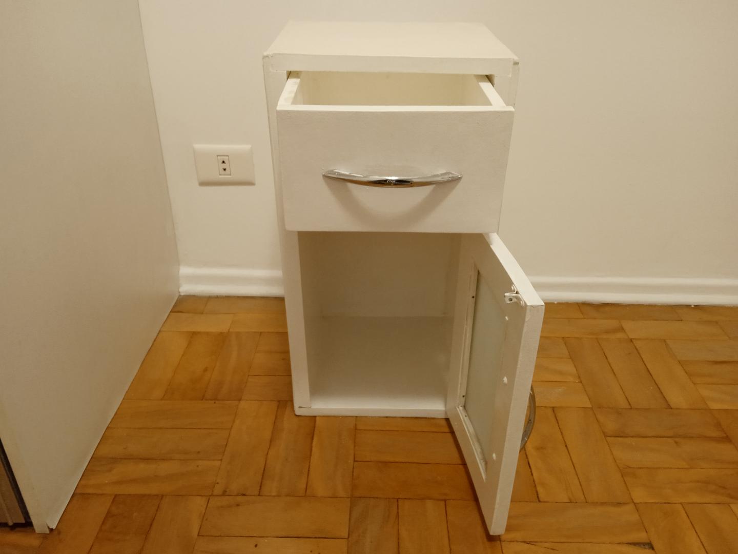 Mesa de cabeceira c/ 1 gaveta e 1 porta em Madeira / Vidro Branco 46 cm x 33 cm x 38 cm