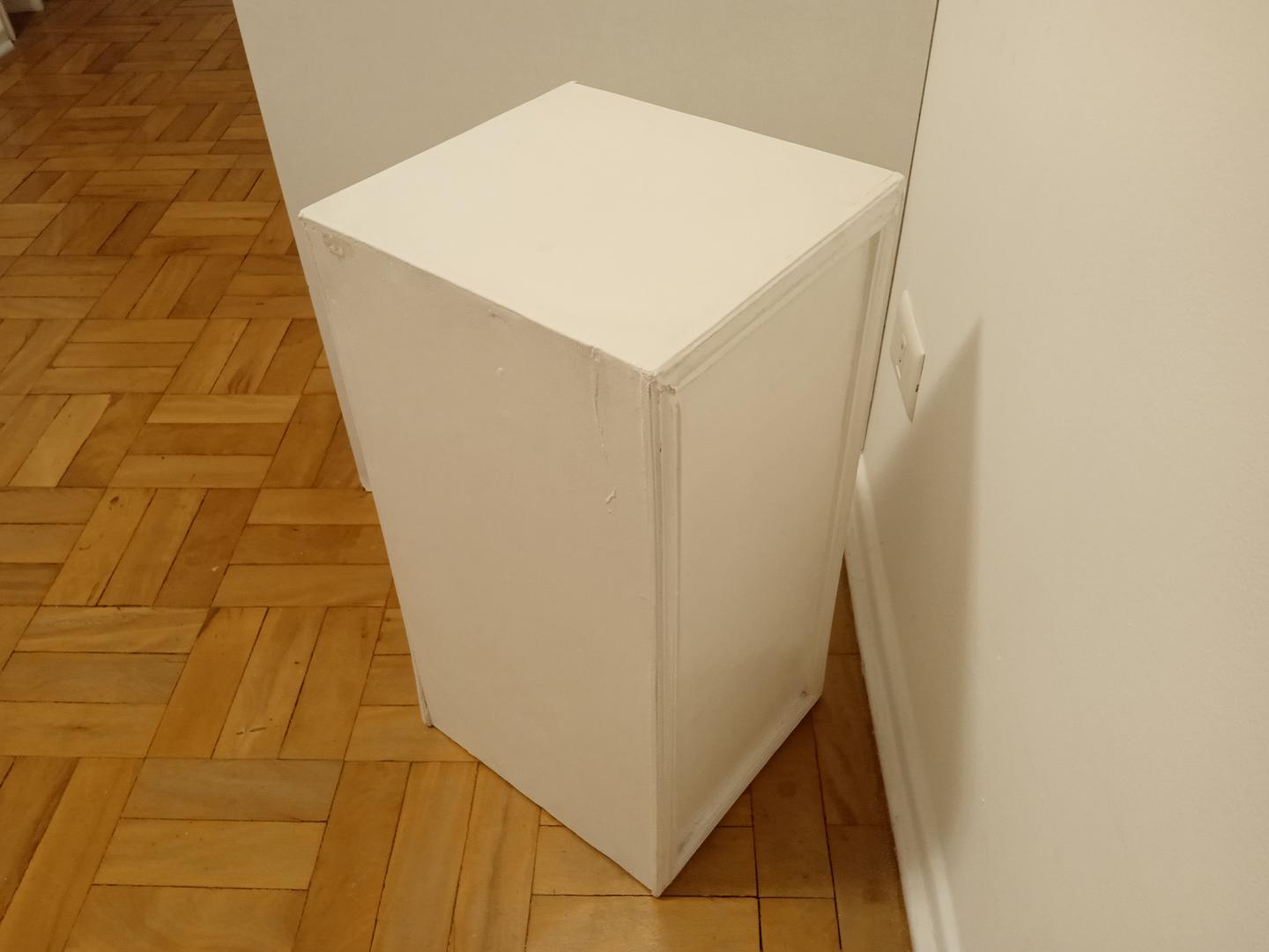 Mesa de cabeceira c/ 1 gaveta e 1 porta em Madeira / Vidro Branco 46 cm x 33 cm x 38 cm