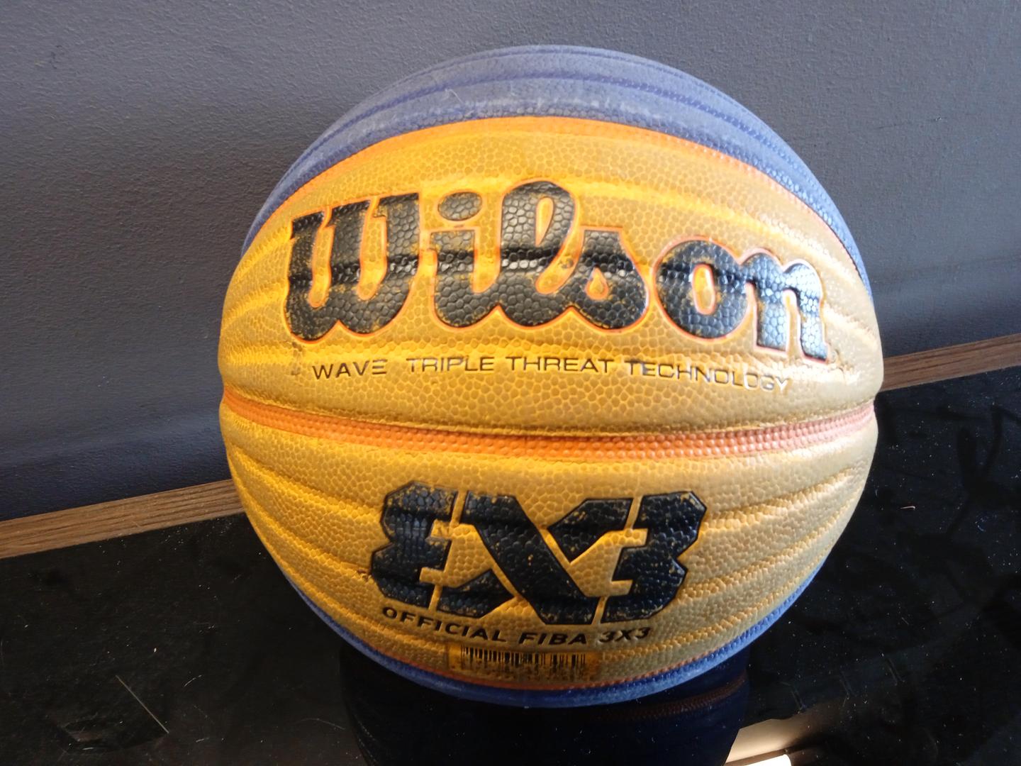 Bola de basquete Wilson em Borracha Amarelo 23 cm x 23 cm x 23 cm