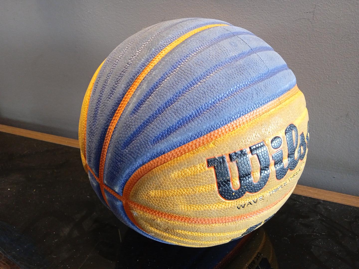 Bola de basquete Wilson em Borracha Amarelo 23 cm x 23 cm x 23 cm