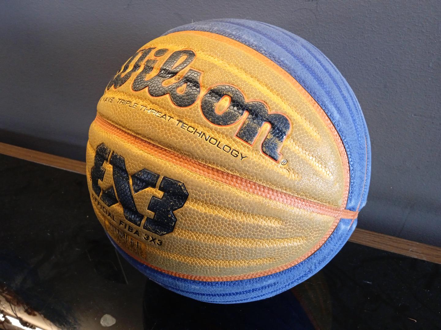 Bola de basquete Wilson em Borracha Amarelo 23 cm x 23 cm x 23 cm