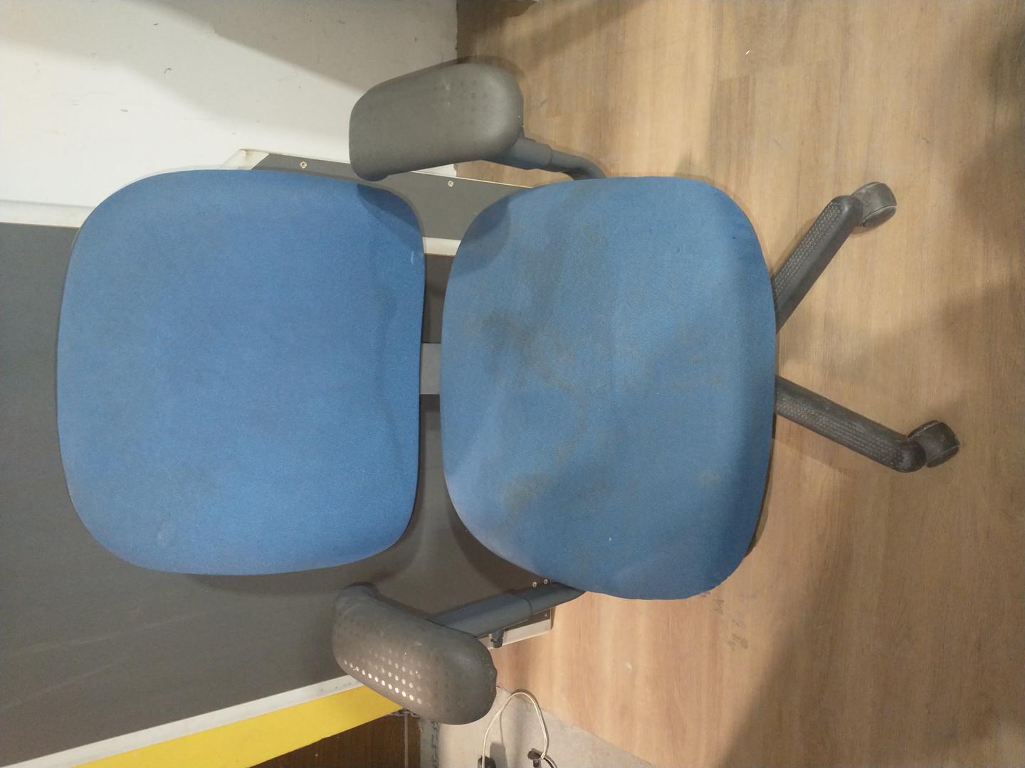 Cadeira de Escritório Giratória c/ rodas e braços  em Estofado / Plástico Azul