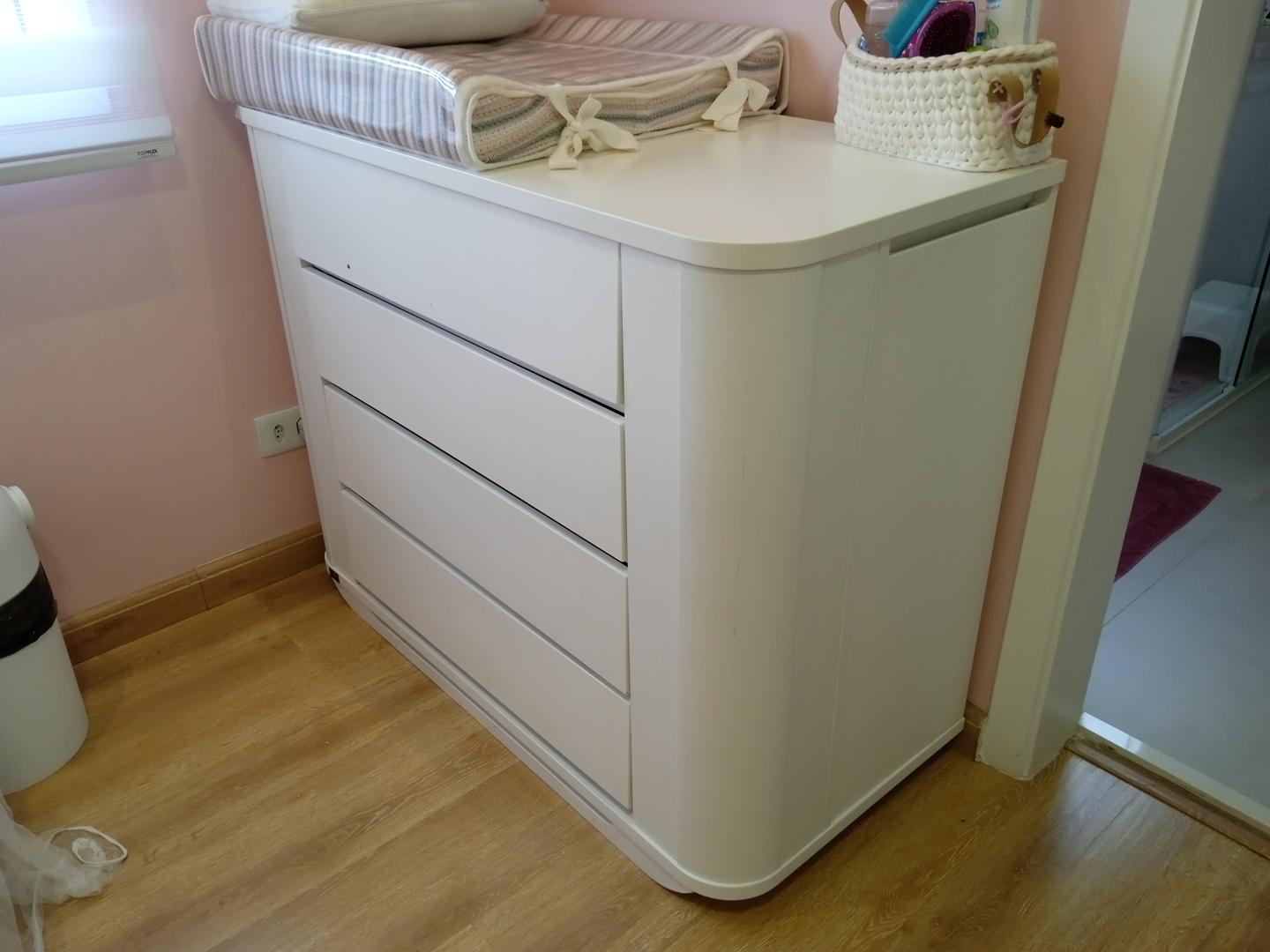 Cômoda c/ 4 gavetas e 2 portas Timber em Madeira Branco 88 cm x 110 cm x 50 cm