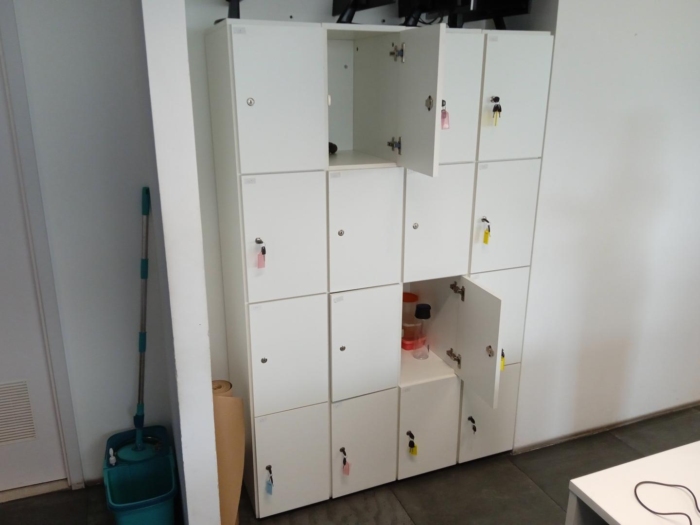 Guarda Volume/Locker c/ 4 portas em MDF Branco 185 cm x 30 cm x 48 cm