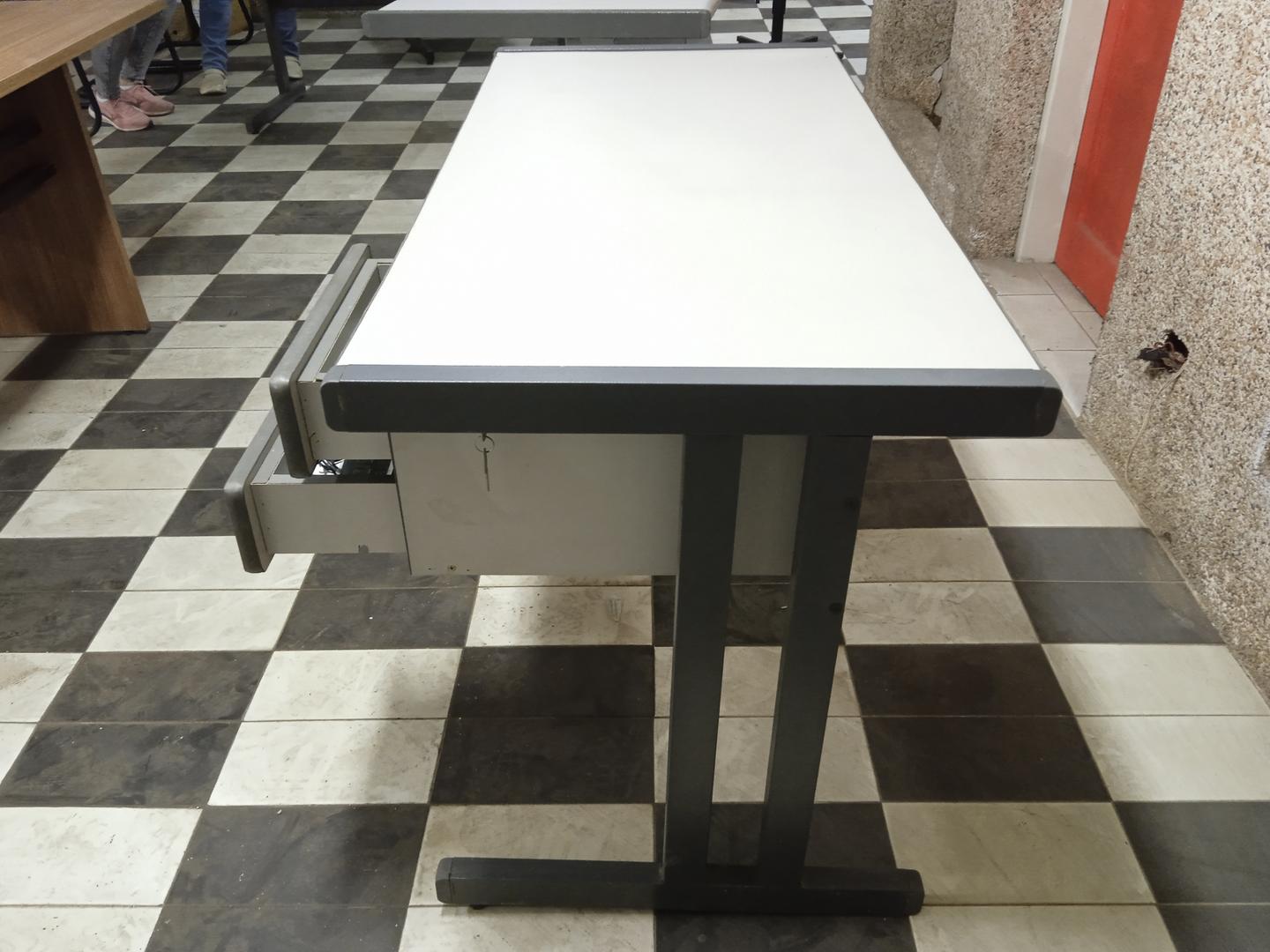 Mesa de Escritório c/ 2 gavetas em MDF Cinza 75 cm x 127 cm x 60 cm