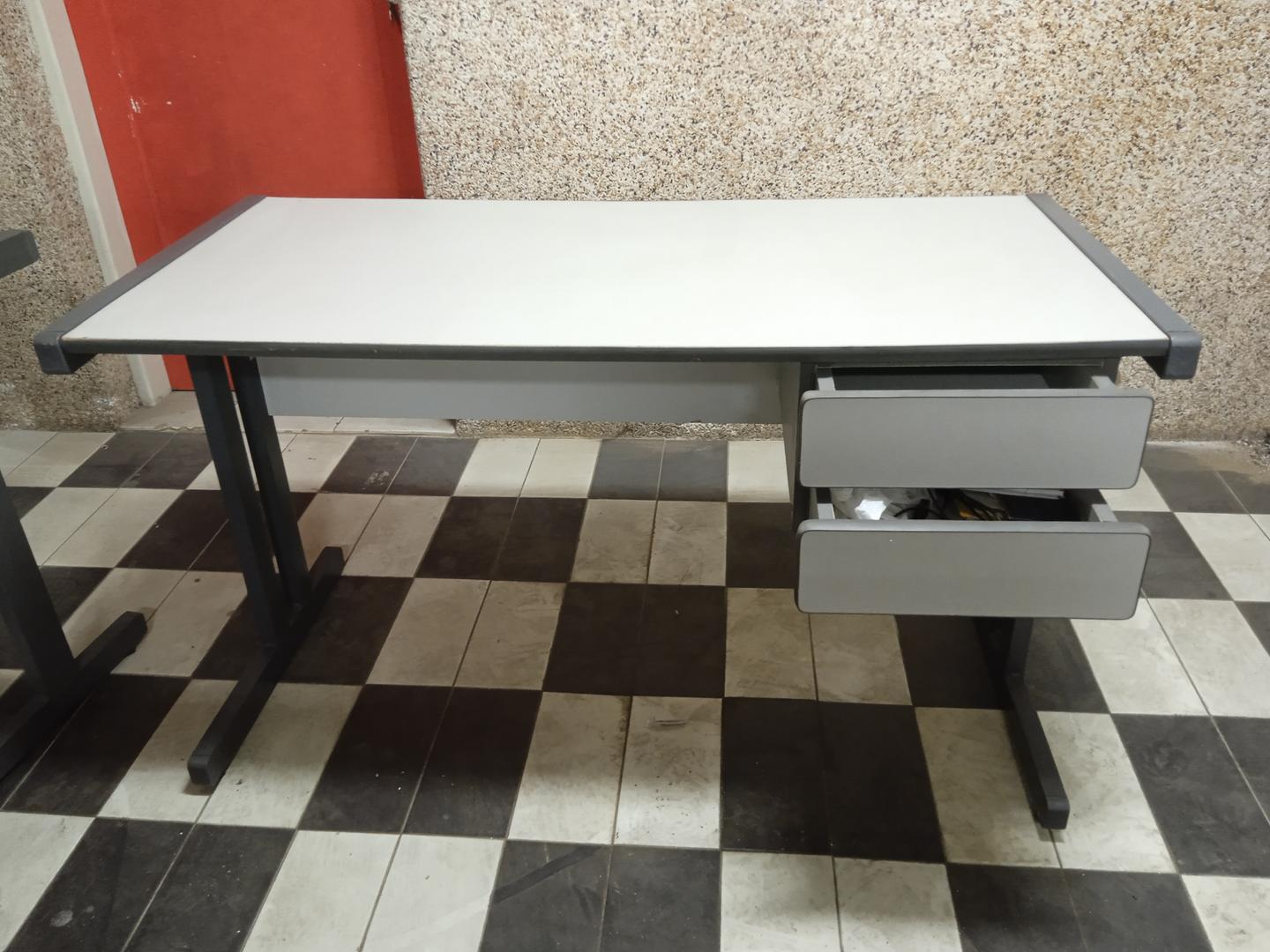 Mesa de Escritório c/ 2 gavetas em MDF Cinza 75 cm x 127 cm x 60 cm