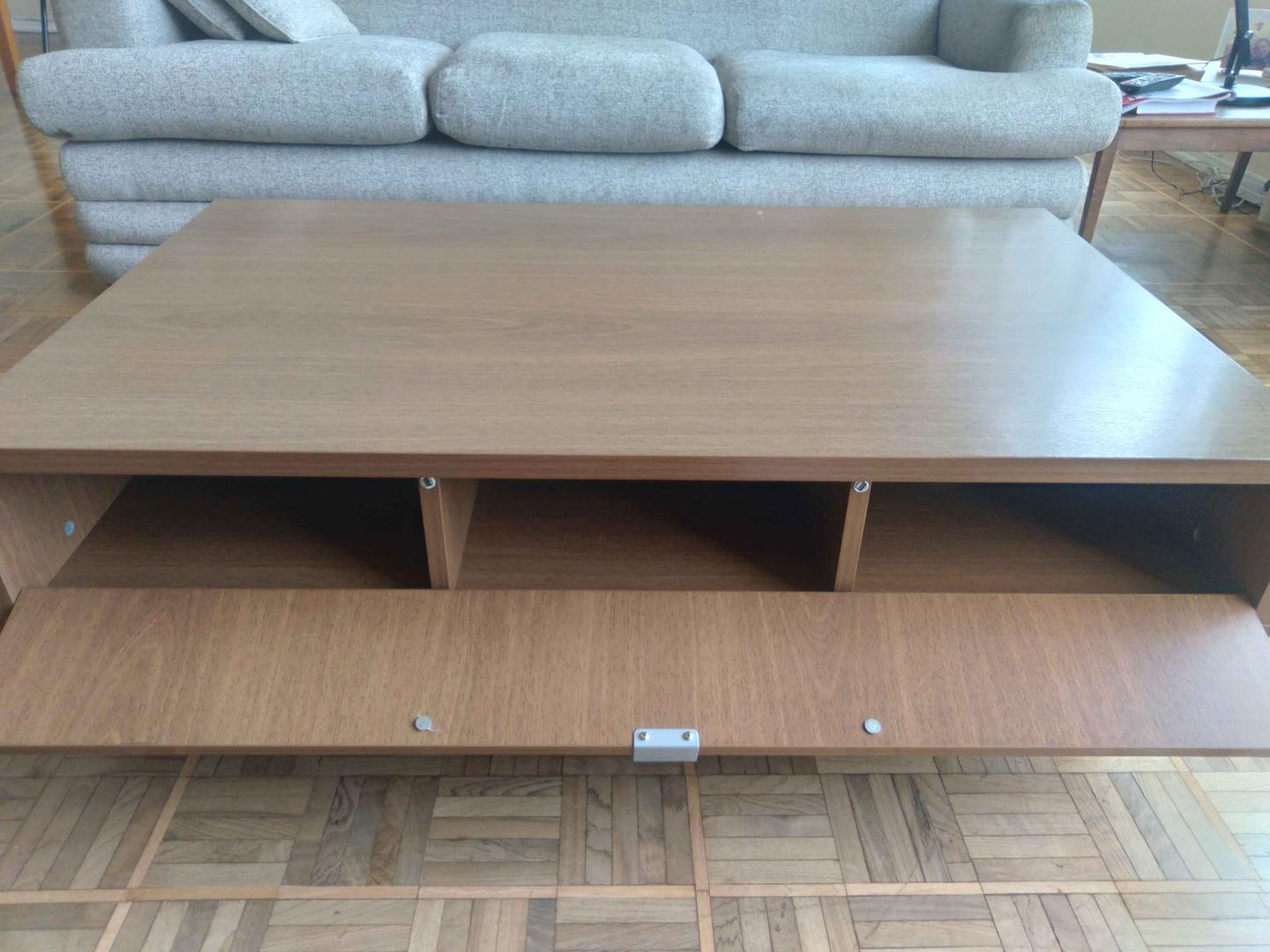 Mesa de centro c/ 1 porta basculante e 3 nichos em MDF Marrom 35 cm x 120 cm x 70 cm