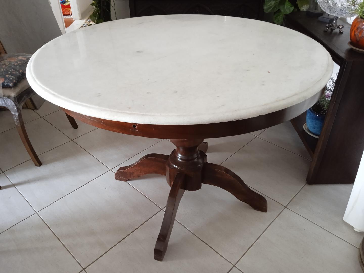 Mesa de jantar redonda em Madeira / Mármore Cinza 80 cm x 110 cm x 110 cm