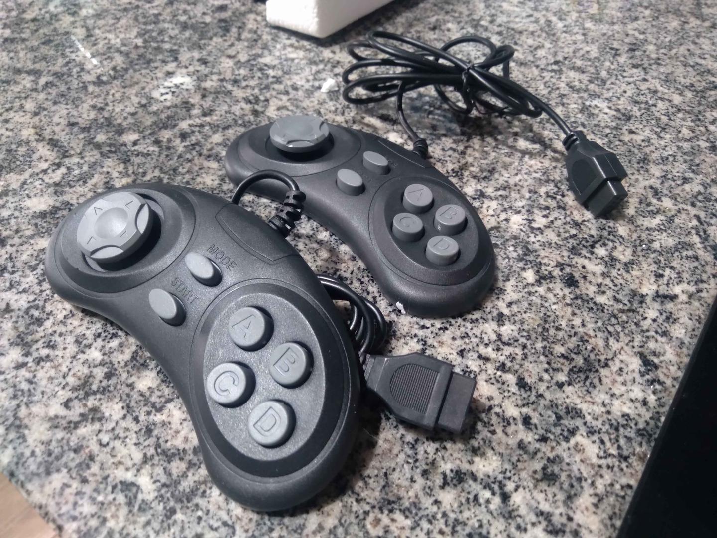 DVD Karaokê/multi jogos c/ 2 controles  Mondial Preto