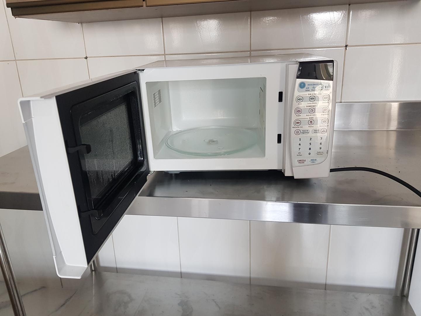 Microondas  Electrolux MTD30 em Aço Branco 28 cm x 46 cm x 30 cm