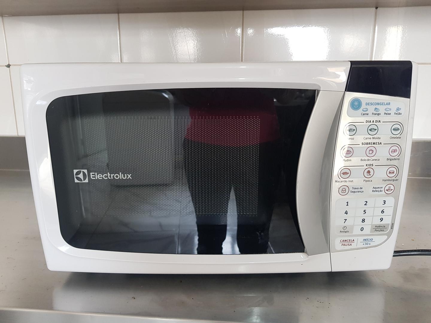 Microondas  Electrolux MTD30 em Aço Branco 28 cm x 46 cm x 30 cm