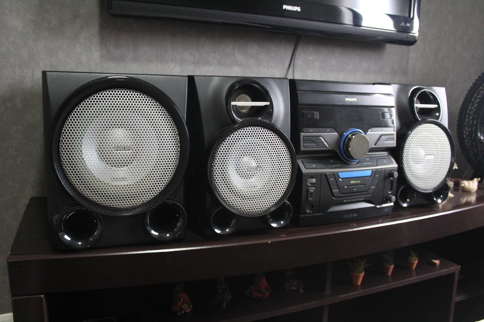 Aparelho de Som c/ 3 Caixas Philips Mini Hi-Fi System Fwm653 Preto