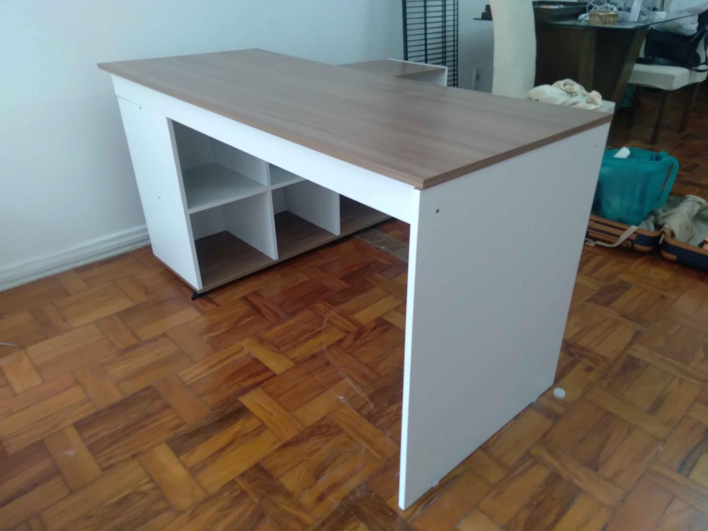 Mesa de Escritório em L c/ 8 nichos  em MDF Branco 75 cm x 140 cm x 135 cm