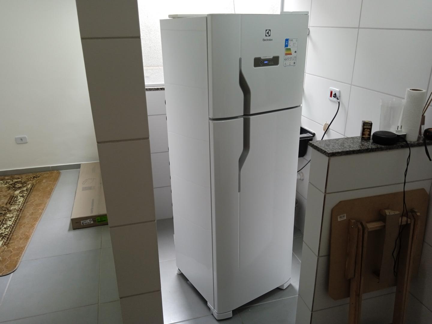 Geladeira Electrolux TF39 em Aço Branco 172 cm x 60 cm x 57 cm