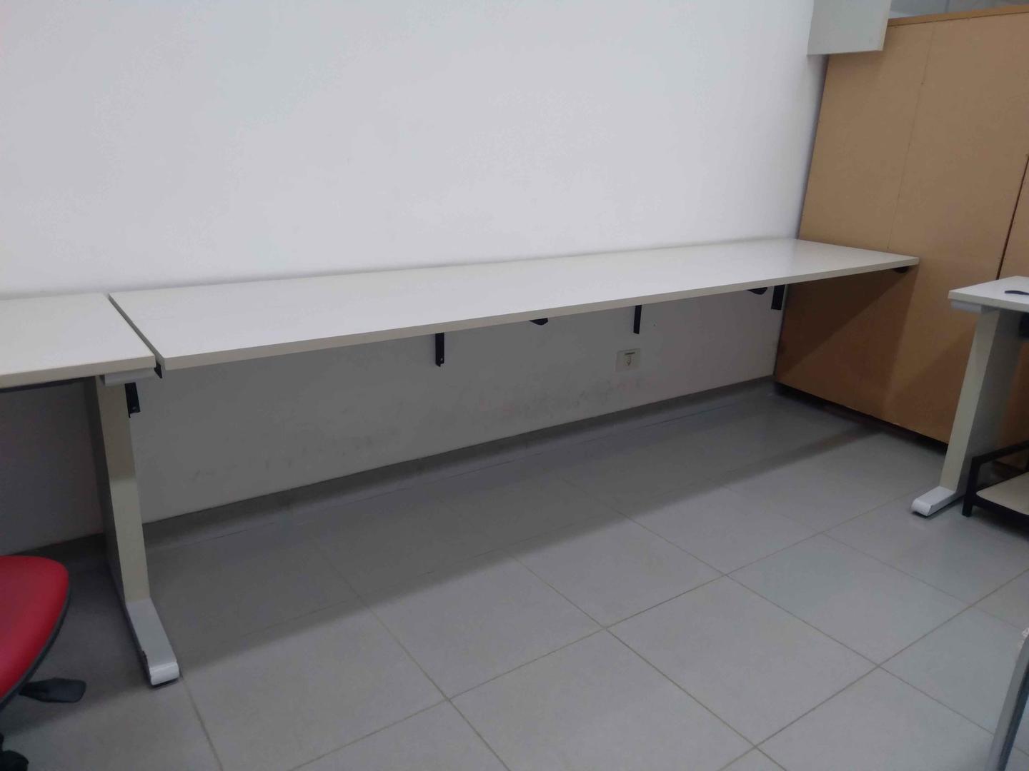 Bancada  em MDF / Aço Cinza 2 cm x 275 cm x 60 cm