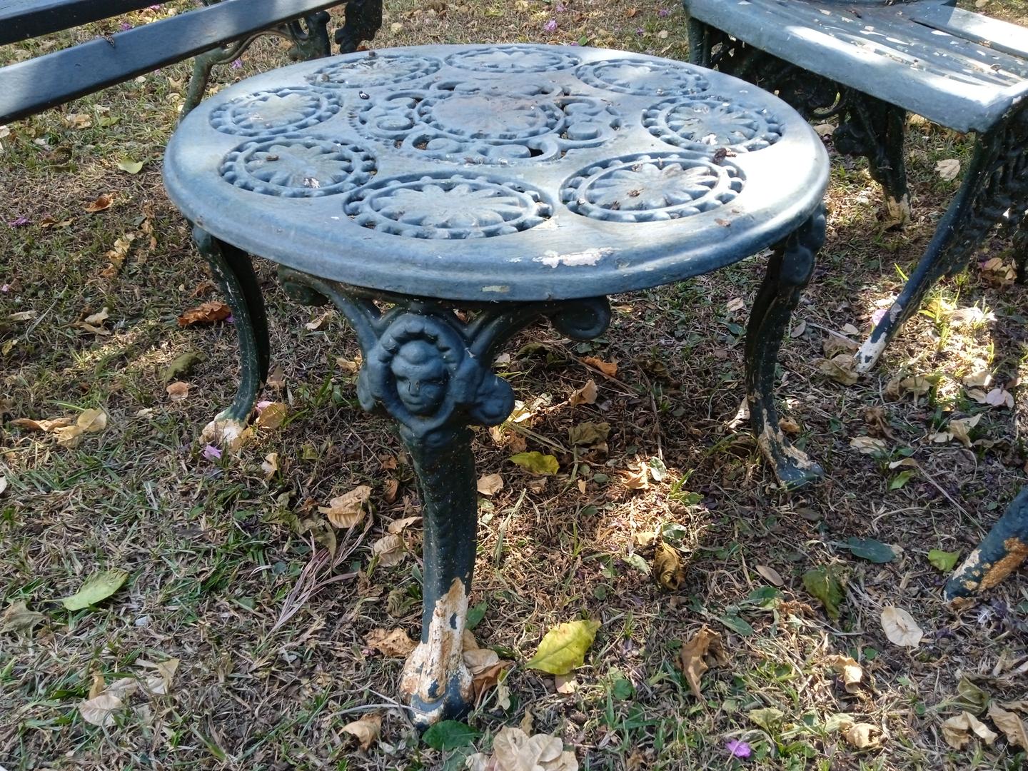 Mesa de apoio redonda/Jardim em Aço Cinza 38 cm x 59 cm x 45 cm