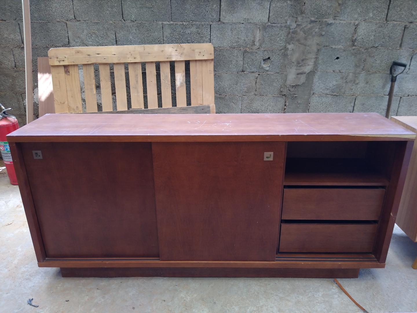 Buffet c/ 2 portas de correr e 2 gavetas em MDF Marrom 80 cm x 180 cm x 40 cm