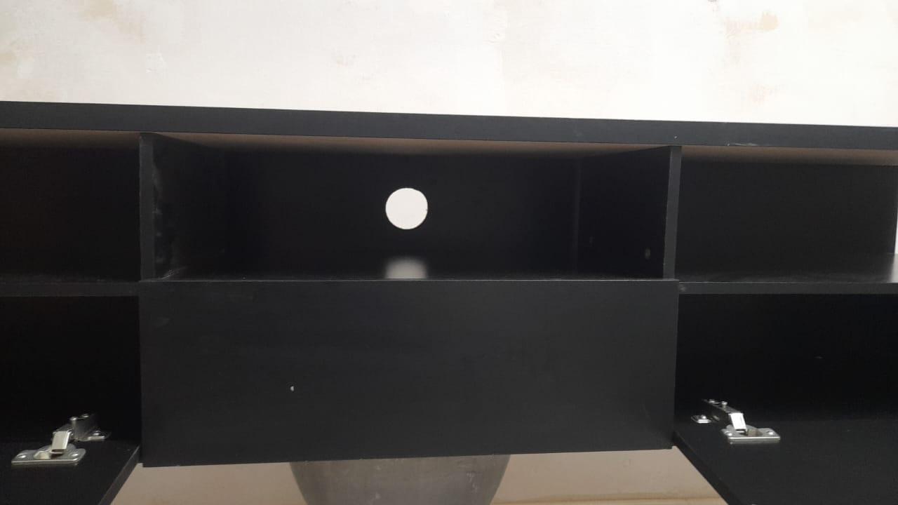 Rack para tv até 60 polegadas / 3 portas basculantes em MDP Preto 35 cm x 160 cm x 37 cm