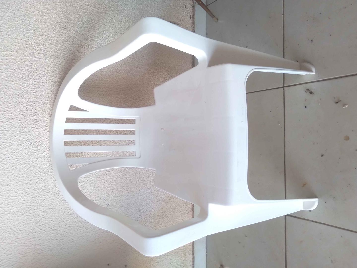 Cadeira c/ Braços em Plástico Branco 71 cm x 55 cm x 45 cm