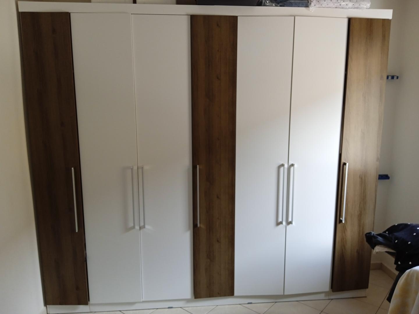 Guarda roupas c/ 7 portas em MDF Marrom 230 cm x 260 cm x 48 cm